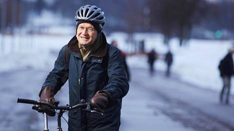 Pertti Mustajoki, 74, on yksi Suomen tunnetuimmista lihavuuteen perehtyneistä lääkäreistä.