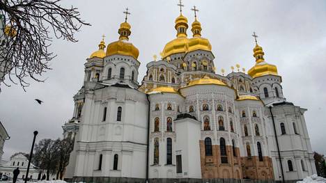 Uspenskin katedraali Kiovan luolaluostarissa, jossa toimivan ortodoksikirkon Ukrainan hallitus haluaa kieltää.