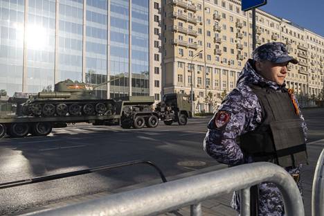 Voitonpäivänä Moskovassa partioi paljon poliiseja.