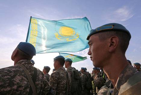 Kazakstanin armeijan sotilaita osallistui sotaharjoitukseen Almatyn lähistöllä torstaina.