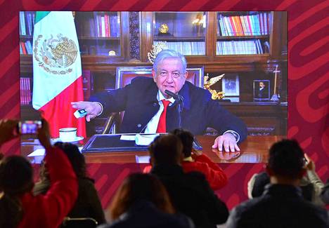 Meksikon presidentti Andrés Manuel López Obrador esitteli 11. tammikuuta hapenottokykyään videoyhteyden välityksellä saatuaan toistumiseen koronaviruksentartunnan.