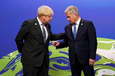 Britannian pääministeri Boris Johnson tervehti presidentti Sauli Niinistöä maanantaina YK:n ilmastokokouksen alkaessa Glasgow’ssa.