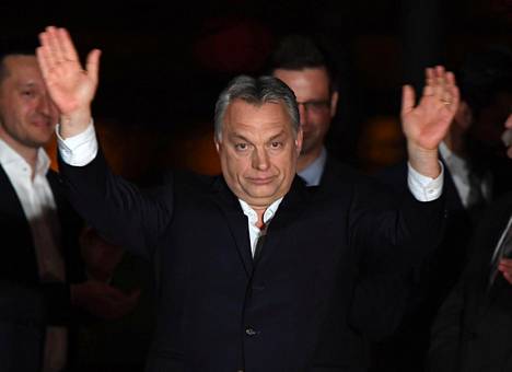 Pääministeri Viktor Orbán juhli sunnuntaina vaalivoittoaan.