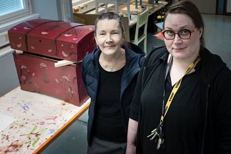 The Helsinki School of Painting is looking for a way to survive, say principal Annukka Wiikinkoski and assistant principal Elise Nyyssönen.  