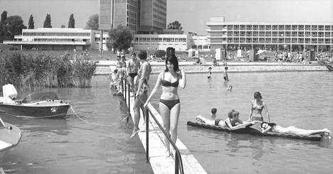 Vaurautta unkarilaiseen tapaan: Balaton-järven ylellisissä hotelleissa oleilevat sekä unkarilaiset kesälomalaiset että ulkomaalaiset turistit.