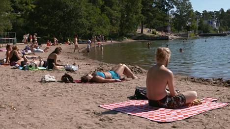 Ympäristö | Neljällä rannalla Helsingissä ei suositella uimista koko kesänä – Uimarit teettivät omat mittaukset Marjaniemessä: ”Vesi on melkein juomakelpoista”