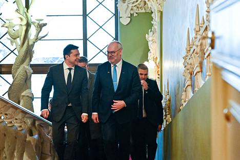 Viron presidentti Alar Karis kävi valtiovierailulla Ukrainassa tiistaina 22. helmikuuta. Kuvassa vasemmalla Ukrainan presidentti Volodymyr Zelenskyi.