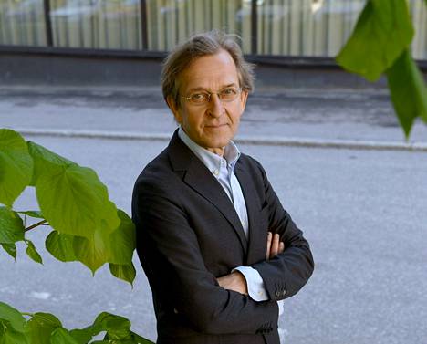 Academician and professor emeritus Martti Koskenniemi compares the current law in Latvia and the draft law in Finland.  There is something to note about both.