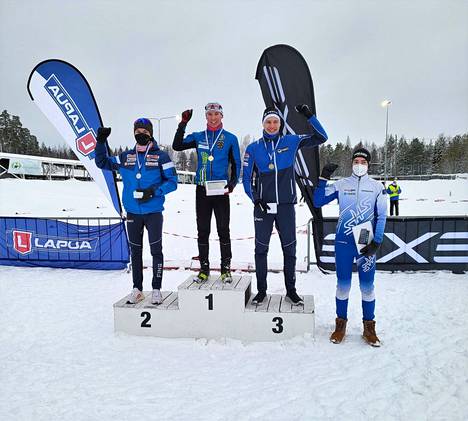 Hämeenlinnan SM-hiihdoissa M19-sarjassa helmikuun alkupuolella palkintopallilla olivat Arttu Heikkinen (kesk.), Eemi Naumanen (vas.) ja Turkka Nieminen (oik.).