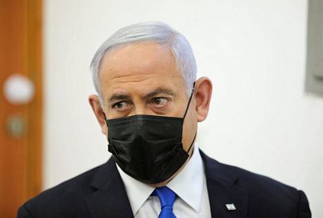 Israelin pääministeri Benjamin Netanjahu oikeudessa Jerusalemissa maanantaina. Netanjahua vastaan on esitetty syytöksiä esimerkiksi luottamusaseman väärinkäytöstä.