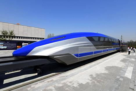 Kiinan uuden sukupolven maglev-junan prototyyppiä esiteltiin torstaina Qingdaon kaupungissa.