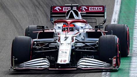 Formula 1 | Kimi Räikkönen lohkaisi haastattelijalle: ”En tiedä mitään moottoreista”