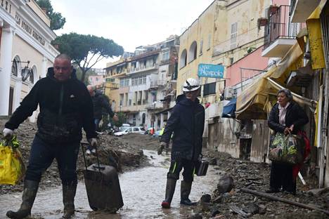 Maanvyöry aiheutti vakavia tuhoja Ischian saarella sijaitsevaan Casamicciola Termen kaupunkiin.