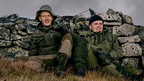 Arktisten sotien kaiut -sarjaa juontavat Aleksi Rikkinen ja Emil Kastehelmi.