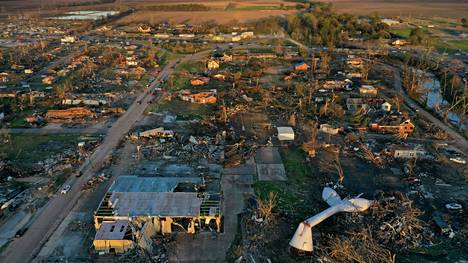 Ilmakuva näyttää tuhoja Mississipissä sijaitsevassa Rolling Forkin kaupungissa lauantaina. 