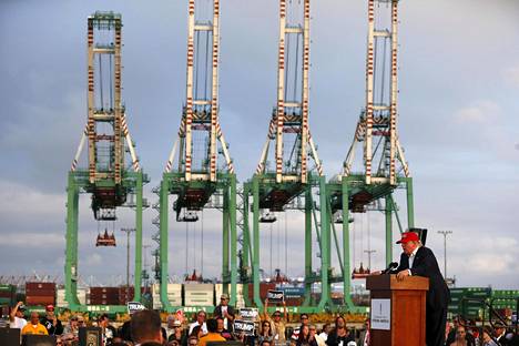 Donald Trump piti syyskuussa 2015 kampanjatilaisuuden Los Angelesin satamassa San Pedrossa, joka on yksi Yhdysvaltain suurimmista tuontisatamista.