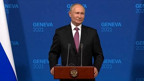 Suurvaltasuhteet | Huuhkajien kärsimä häviö nousi esille Putinin tiedotus­tilaisuudessa – video näyttää, miten Putin reagoi
