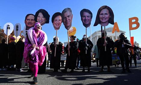 Mielenosoittajat kokoontuivat Washingtoniin tällä viikolla, kun korkein oikeus aloitti Mississipin aborttilain käsittelyn.
