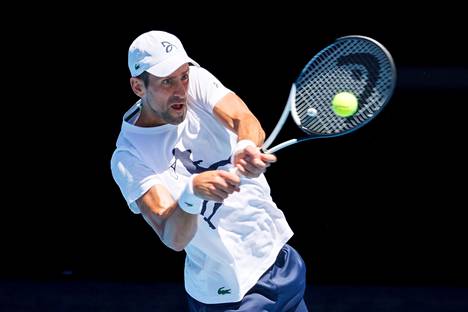 Novak Djokovic harjoitteli keskiviikkona Melbournessa ensi viikolla alkavaan Australiaan avoimeen tennisturnaukseen.