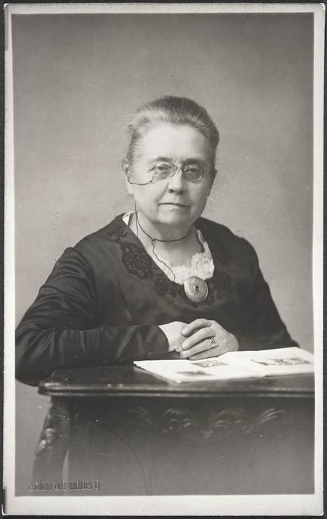 Alli Trygg-Helenius kuvattuna 1910-luvulla.