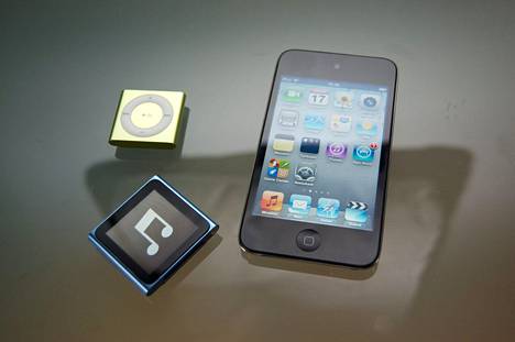 Applen IPod Suffle (vas. ylh.), Nano (vas. alh.) ja Touch (oik.). Kuva vuodelta 2010.