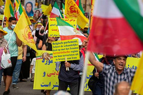 Belgian ja Iranin hallintojen välistä sopimusta kritisoiva mielenosoitus vaati parlamenttia hylkäämään sopimuksen Iranin ”terroristisen” hallinnon kanssa Brysselissä, Belgiassa 14. heinäkuuta.