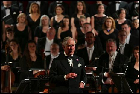Prinssi Charles osallistui Walesin kansallisoopperan 70-vuotisgaalaan Buckinghamin palatsissa kesäkuussa 2016.
