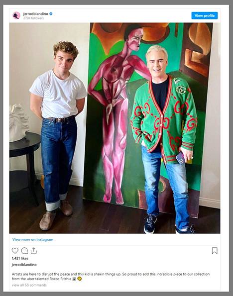  Jerrod Blandino julkaisi Instagramissa kuvan ostamastaan maalauksesta vierellään Rocco Ritchie. Hän on myöhemmin poistanut tämän julkaisun.