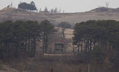 Pohjois-Korea syytti tiistaina Etelä-Koreaa tykistötulesta lähellä maiden rajaa. Kuvassa Pohjois-Korean valvontapiste kuvattuna Etelä-Korean puolelta.