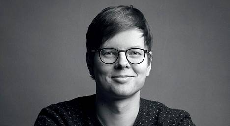 Kirjailija Juhani Karila.