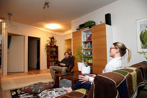 Tapio Antere asuu kimppakämpässä Helsingin Vuosaaressa ja pitää vuokraa edullisena. Huoneiston päävuokralaisena on Alina Mäkimartti yhdessä avomiehensä kanssa.