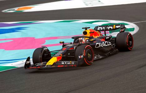 Max Verstappen jahtasi kauden toista voittoaan Saudi-Arabiassa.