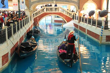 The Venetian Macao -kasinohotelliin on rakennettu kanaaleja aidon Venetsian tapaan. Se on myös maailman suurin kasino.