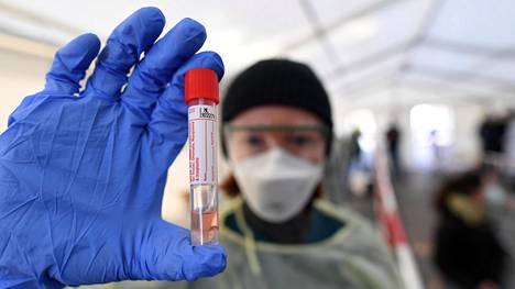 Koronavirus | Saksan tartuntatapauksia kuvaava käyrä saattaa olla loivenemassa