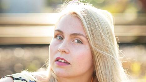 Menestynyt näyttelijä Essi Hellén halusi vaikuttaa enemmän ja vaihtoi tuottajaksi – tavoitteena vastuullisuus ja hyvä ilmapiiri