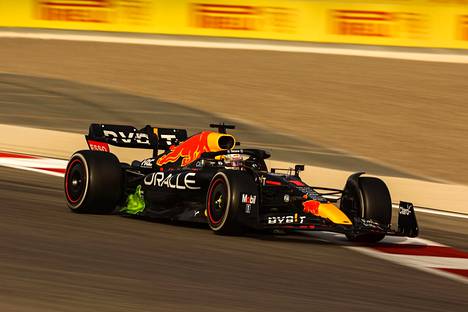 Maailmanmestari Max Verstappen lähtee suosikkina formulakauteen.