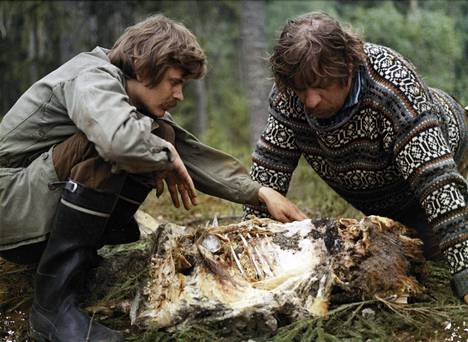 Sepe (Heikki Kinnunen) ja Valtteri (Leo Lastumäki) toteuttavat itseään luonnossa.