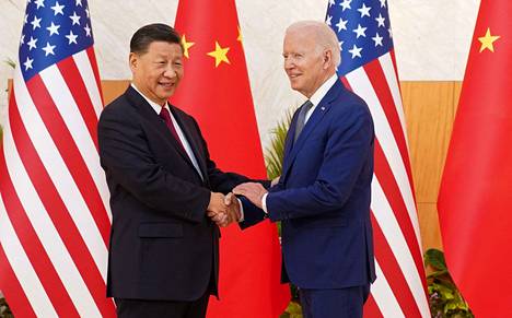 Kiinan presidentti Xi Jinping ja Yhdysvaltain presidentti Joe Biden tapasivat kahden kesken G20-kokouksen yhteydessä Indonesian Balin saarella maanantaina.