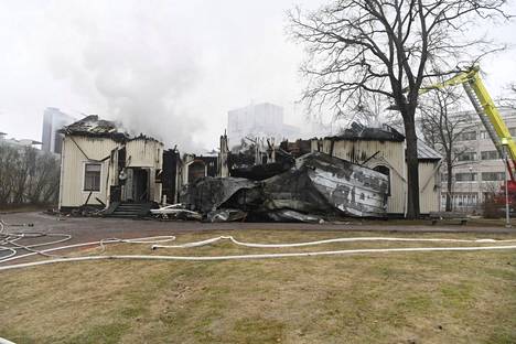 Kappelirakennus vaurioitui palossa pahasti.