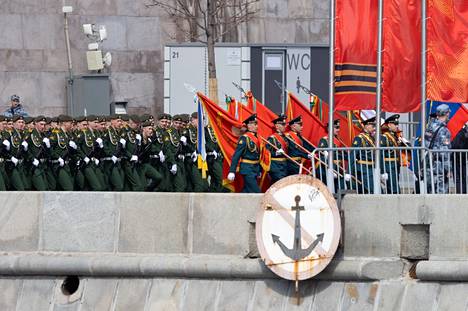 Moskovassa voitonpäivän paraatin jalkamarssiin osallistuu 11 000 Venäjän asevoimien ja sen eri haarojen edustajaa.