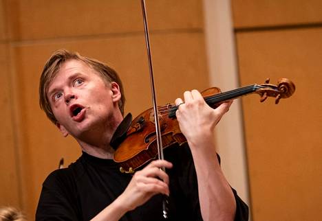 Pekka Kuusisto Philharmonia Orchestran solistina heinäkuussa Mikkelin musiikkijuhlilla.