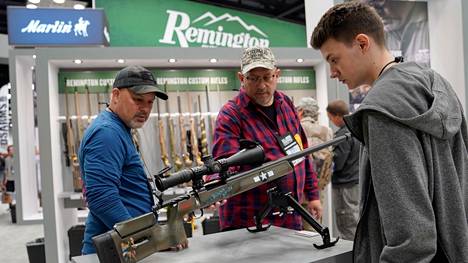 Yritykset | Asevalmistaja Remington hakeutui yritysjärjestelyyn jo toista kertaa, yhtiöllä edessään kouluampumisiin liittyvä oikeuden­käynti