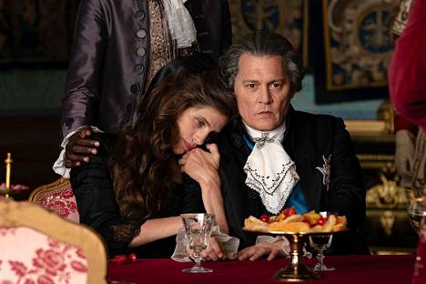 Maïwenn ja Johnny Depp näyttelevät Maïwennin ohjaamassa elokuvassa Jeanne du Barry. 
