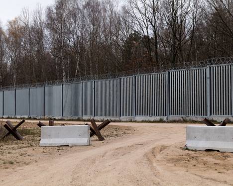 Poland has built a 5.5 meter high fence on its eastern border.  The fence does not run along the entire border, for example in places where there is water.  Despite the fence, the border has been crossed illegally more than 25,000 times this year.