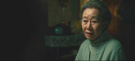 Isoäiti-ikäistä Sunjaa näyttelee Yuh-jung Youn.