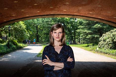 Tara Westover New Yorkin Keskuspuistossa. Kaupungissa asuminen on vaatinut kirjailijalta totuttelua, mutta puistot auttavat.