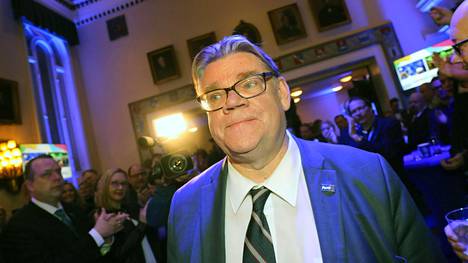 Timo Soinin ilme oli vakava perussuomalaisten vaalivalvojaisissa.