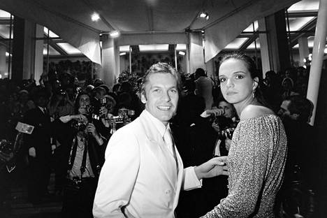 Helmut Berger ja ranskalainen näyttelijä Suzy Dyson Cannesin elokuvajuhlissa vuonna 1976.
