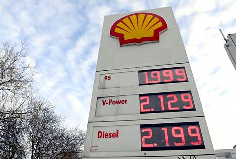 Dieseliä tankkaava on saanut tänä ja viime vuonna tottua näkyyn, että dieselin hinta on reippaasti enemmän kuin vaikka 95-oktaanisen bensiinin.