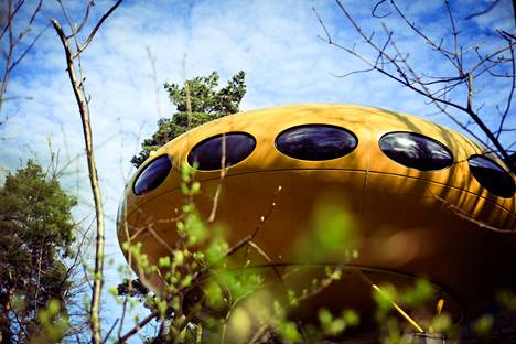 Weegeen Futuro-talo on arkkitehti Matti Suurosen muovista vuonna 1968 suunnittelema lentävän lautasen näköinen asunto.